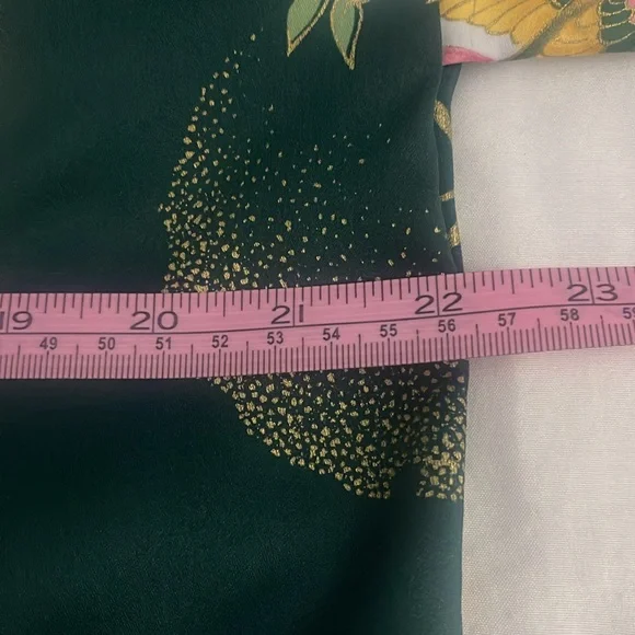 Gorgeous Robe - Picture 3 of 10